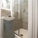 Church Leaze House By N And N Stays, Newly Refurbed Huge 6 Bed House With Ensuite For A Like Experience, Contractor Friendly, Close To Ytl Site, Private Parking And Fast Wifi Будинок відпочинку Бристоль