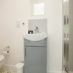 Semesterbostad Church Leaze House By N And N Stays, Newly Refurbed Huge 6 Bed House With Ensuite For A Like Experience, Contractor Friendly, Close To Ytl Site, Private Parking And Fast Wifi *