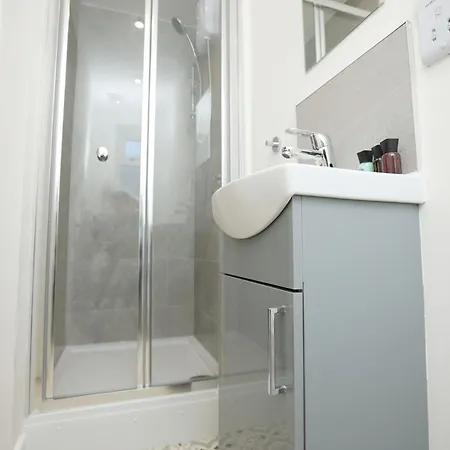 Church Leaze Place By N And N Stays, Huge 6 Bedroom House With Ensuite For A Like Experience, Contractor Friendly, Close To Ytl Site, Private Parking And Fast Wifi Ferienhaus Bristol