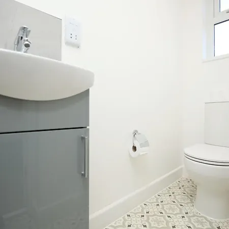 別荘 Church Leaze House By N And N Stays, Huge 6 Bedroom House With Ensuite For A Like Experience, Contractor Friendly, Close To Ytl Site, Private Parking And Fast Wifi *