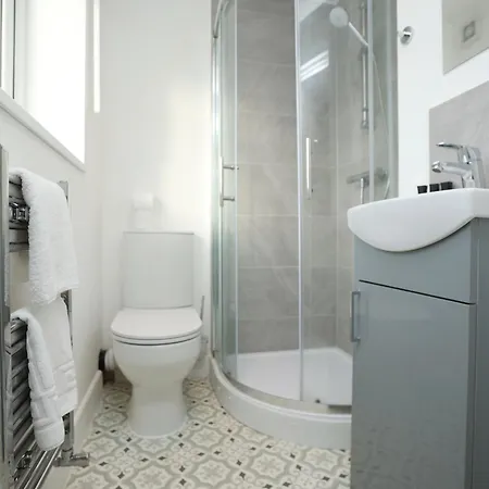 別荘 Church Leaze House By N And N Stays, Huge 6 Bedroom House With Ensuite For A Like Experience, Contractor Friendly, Close To Ytl Site, Private Parking And Fast Wifi ブリストル