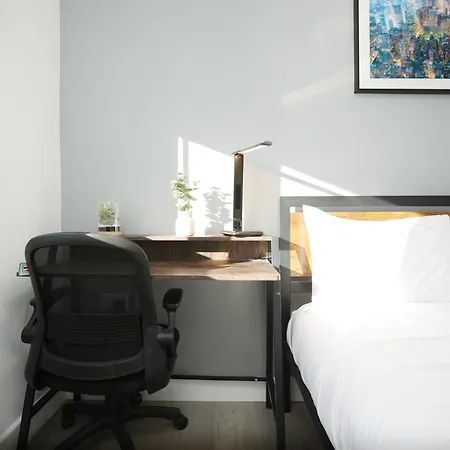 Church Leaze House By N And N Stays, Huge 6 Bedroom House With Ensuite For A Like Experience, Contractor Friendly, Close To Ytl Site, Private Parking And Fast Wifi ブリストル