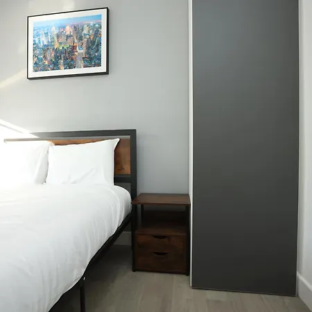 Church Leaze House By N And N Stays, Huge 6 Bed House With Ensuite For A Like Experience, Contractor Friendly, Close To Ytl Site, Private Parking And Fast Wifi Prázdninový dům