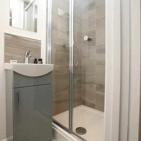 Church Leaze Place By N And N Stays, Huge 6 Bedroom House With Ensuite For A Like Experience, Contractor Friendly, Close To Ytl Site, Private Parking And Fast Wifi Ferienhaus Bristol