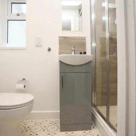 Prázdninový dům Church Leaze House By N And N Stays, Huge 6 Bed House With Ensuite For A Like Experience, Contractor Friendly, Close To Ytl Site, Private Parking And Fast Wifi *