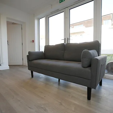 Prázdninový dům Church Leaze House By N And N Stays, Huge 6 Bed House With Ensuite For A Like Experience, Contractor Friendly, Close To Ytl Site, Private Parking And Fast Wifi