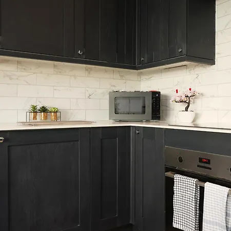 Church Leaze House By N And N Stays, Huge 6 Bed House With Ensuite For A Like Experience, Contractor Friendly, Close To Ytl Site, Private Parking And Fast Wifi Prázdninový dům