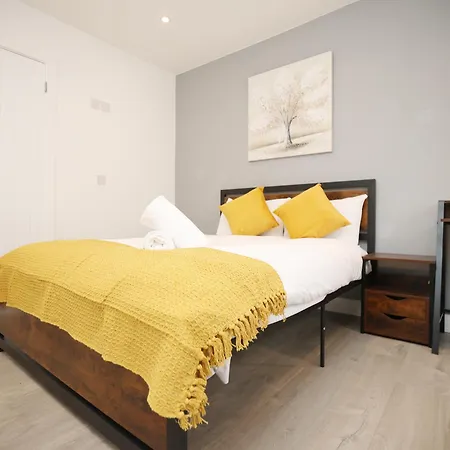 Ferienhaus Church Leaze Place By N And N Stays, Huge 6 Bedroom House With Ensuite For A Like Experience, Contractor Friendly, Close To Ytl Site, Private Parking And Fast Wifi